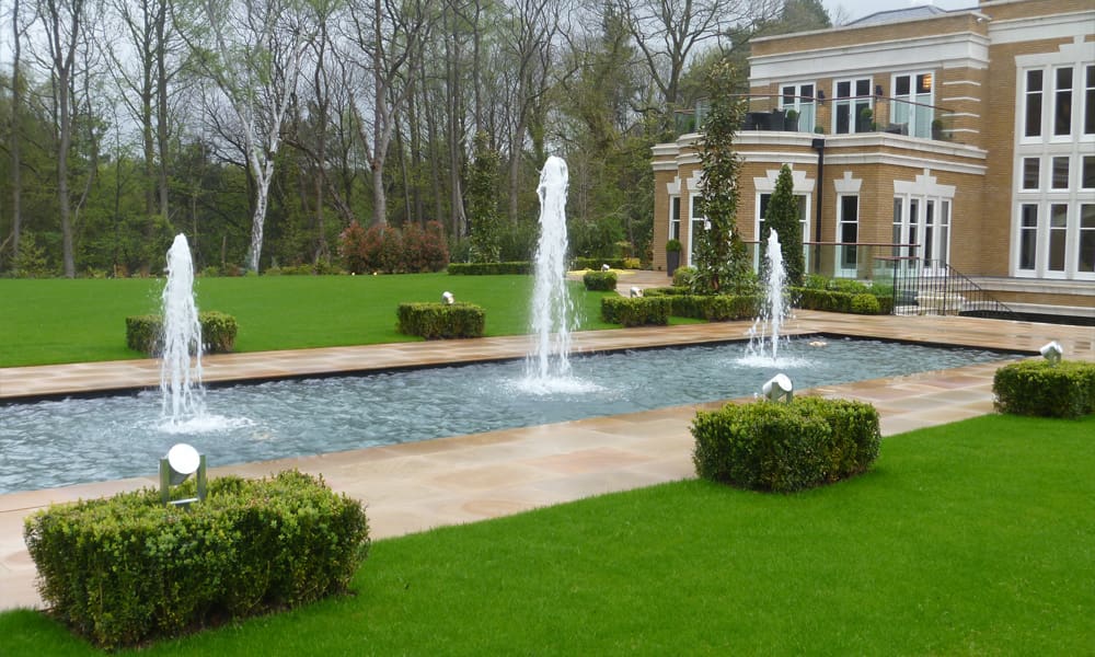 How to Incorporate Water Into a Garden Design